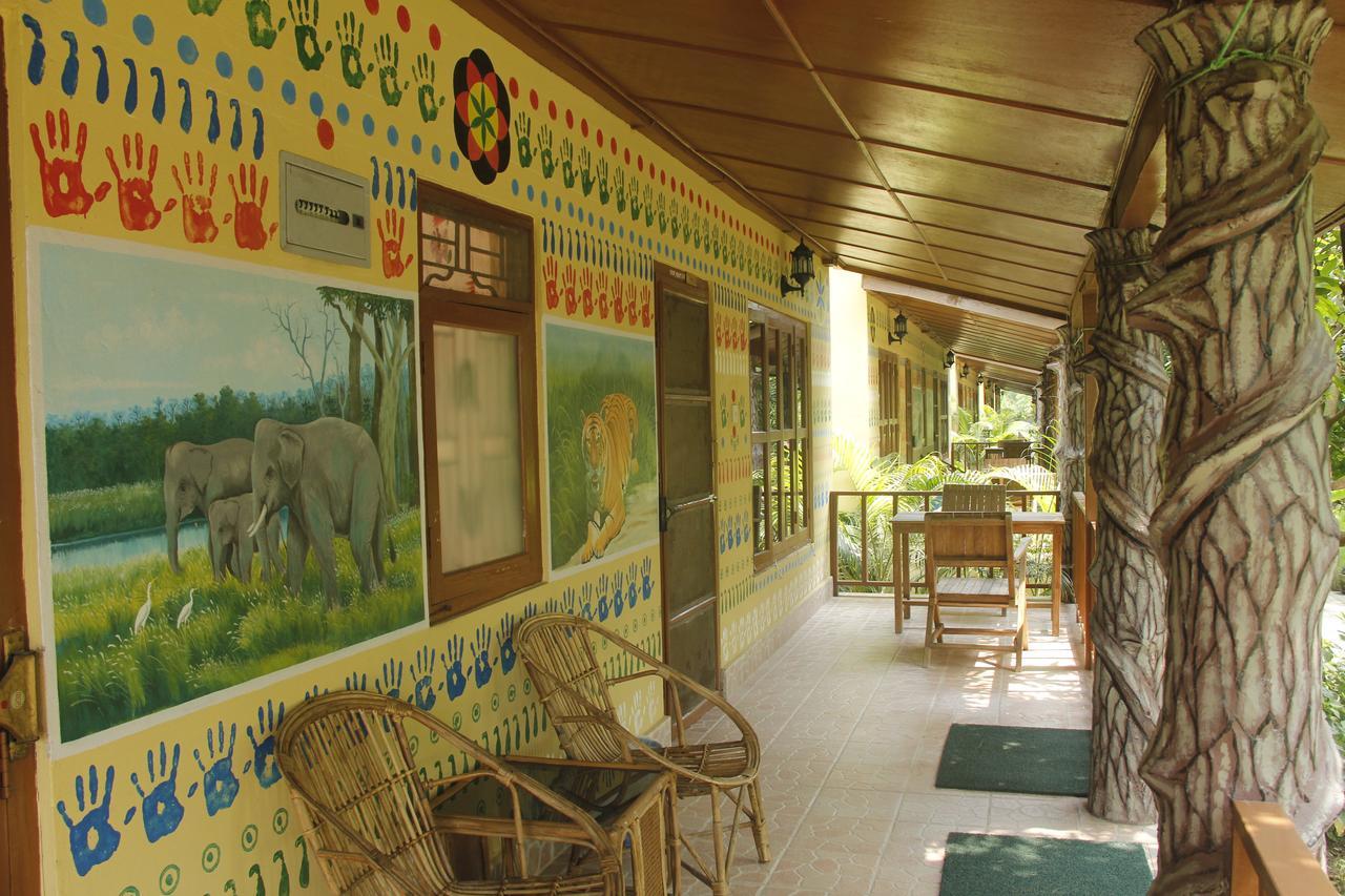 Rhino Land Jungle Lodge Sauraha Zewnętrze zdjęcie