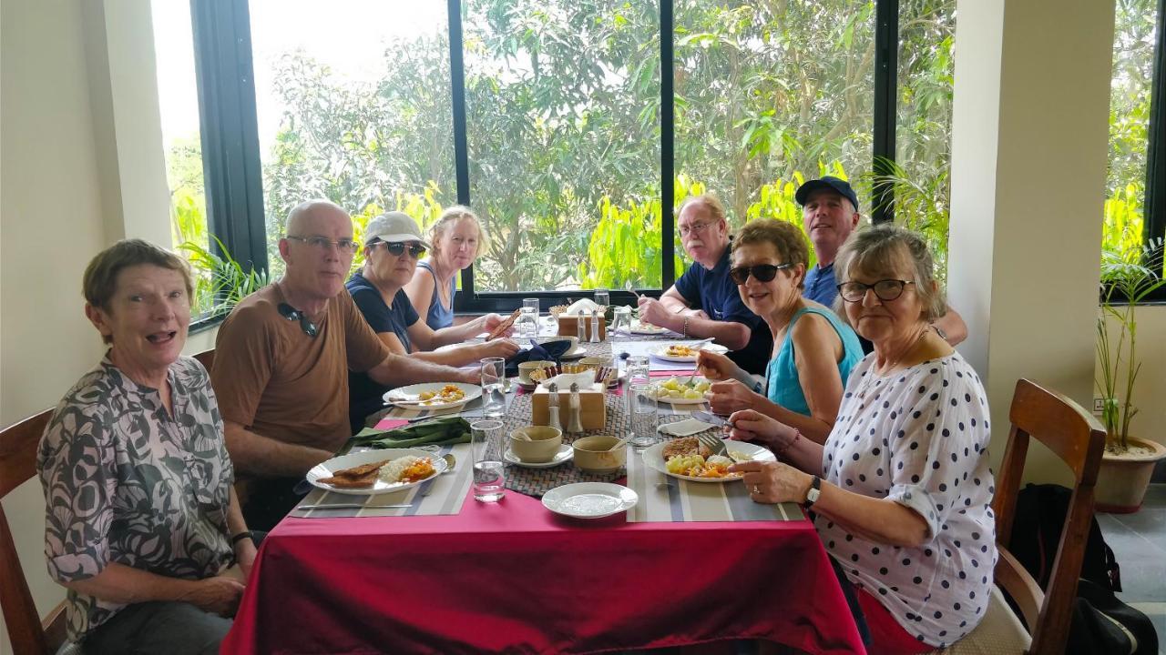 Rhino Land Jungle Lodge Sauraha Zewnętrze zdjęcie